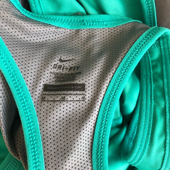 Nike Emerald Green Razorback Dri-Fit Top. Size M - Picture 5 of 6